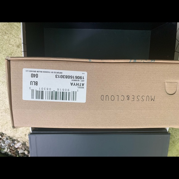 Musse & Cloud New in Box- Size 9 - Picture 4 of 4